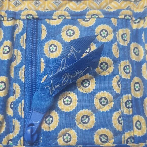 Vera Bradley ~ Rivera Blue Tri - Fold Wallet ~ Excellent / New Condition - Picture 3 of 7